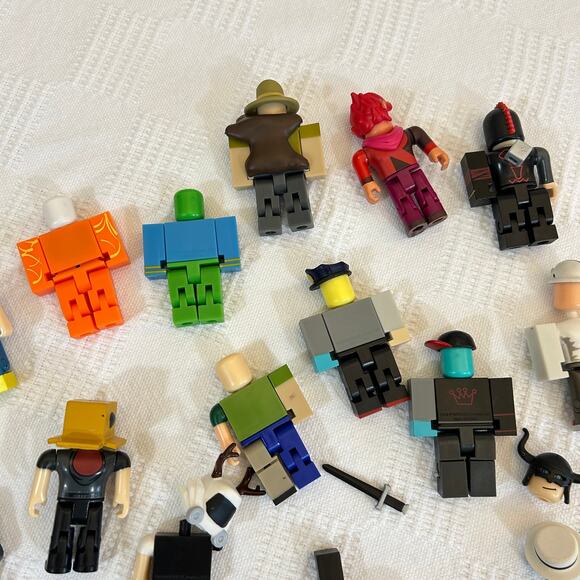 Roblox Action Figures Assorted Pieces - Picture 7 of 9